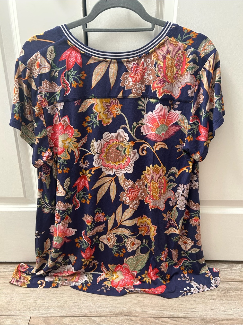 Johnny Was The Janie Favorite Drape Tunic Vivienne Vo Navy Floral V-Neck Large - Picture 13 of 14